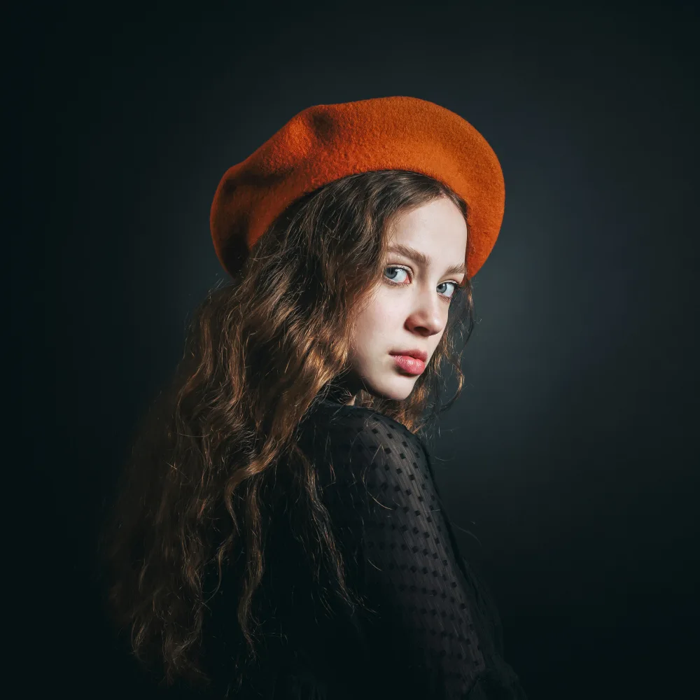 Refat: Orange beret.