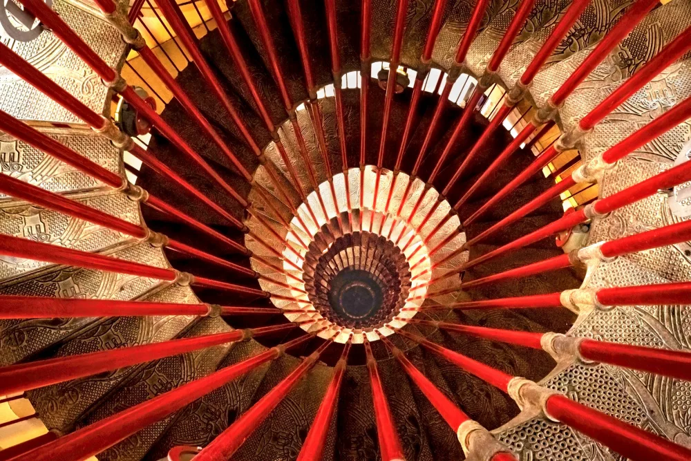 Jin, Jie: Straight through Spiral