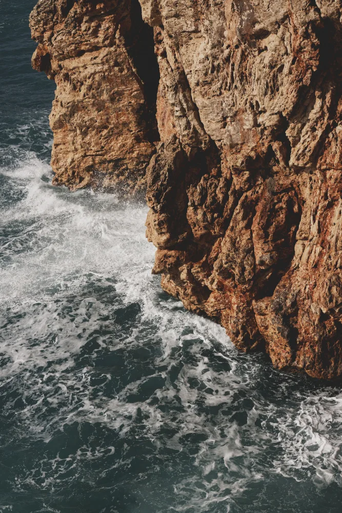 akyurt, engin: onde e rocce del mare