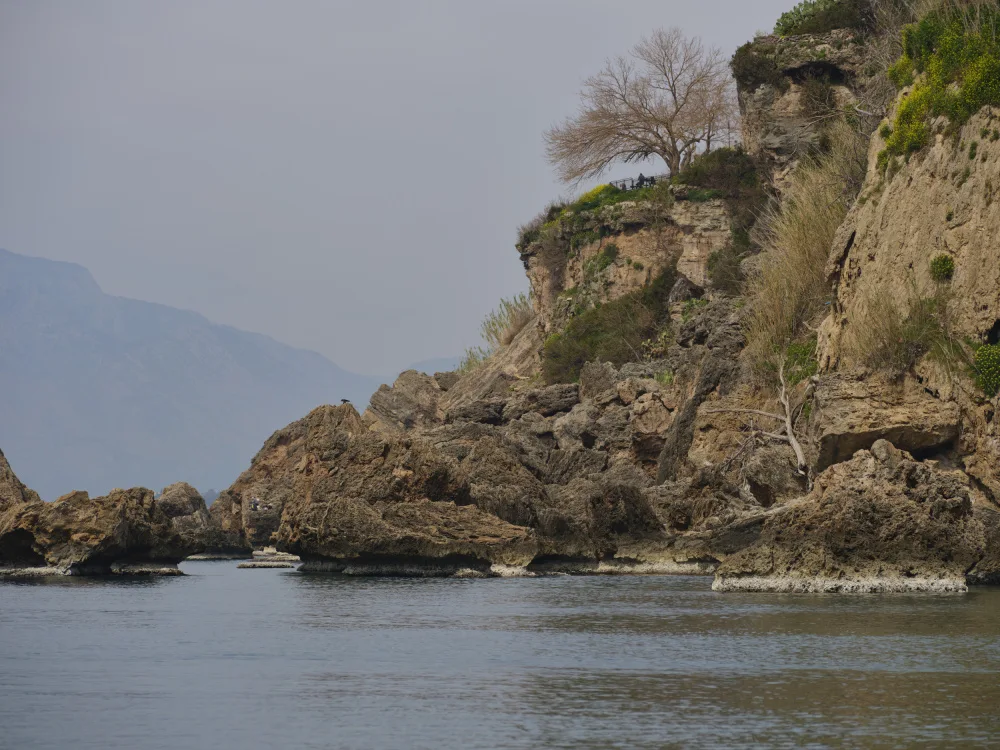 akyurt, engin: vista sul mare e rocce