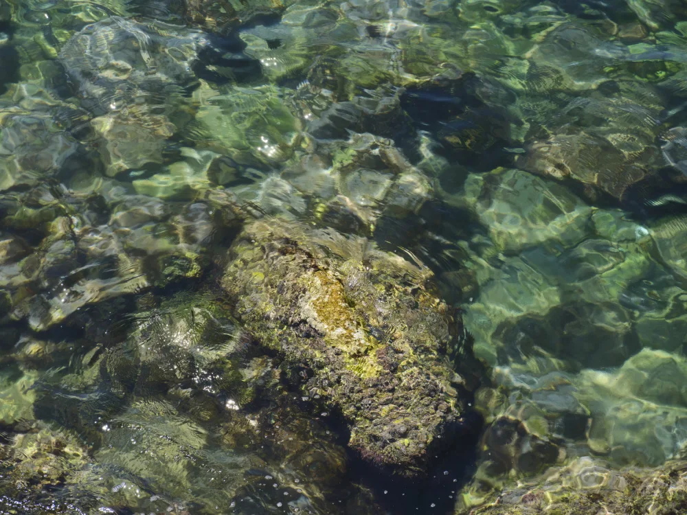 akyurt, engin: vista sul mare e rocce