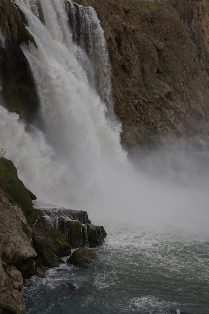 akyurt, engin: bellissima cascata nella natura
