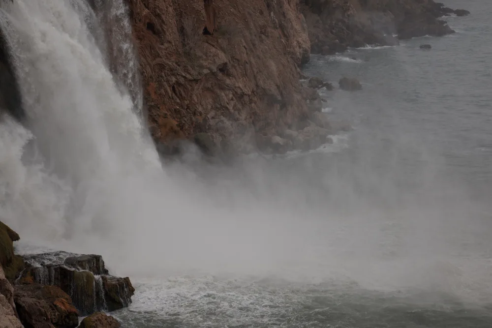 akyurt, engin: bellissima cascata nella natura