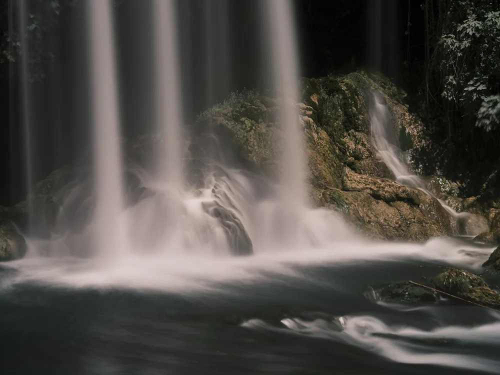 akyurt, engin: bellissima cascata in montagna