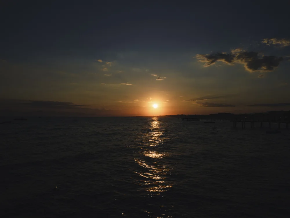 akyurt, engin: splendida vista sul mare al tramonto