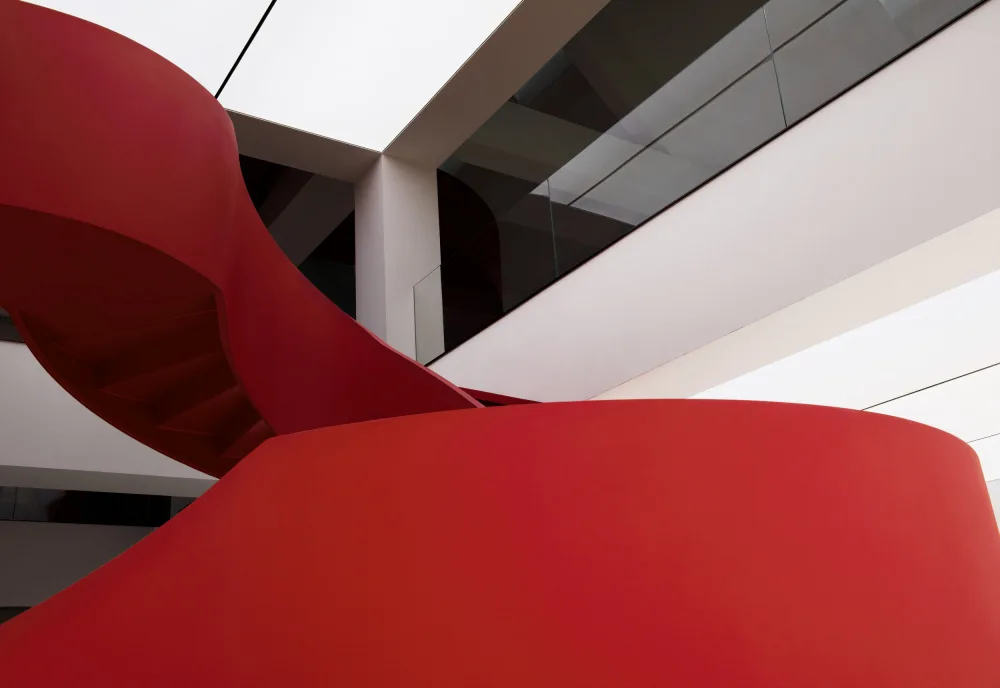 konglingming: Red spiral staircase