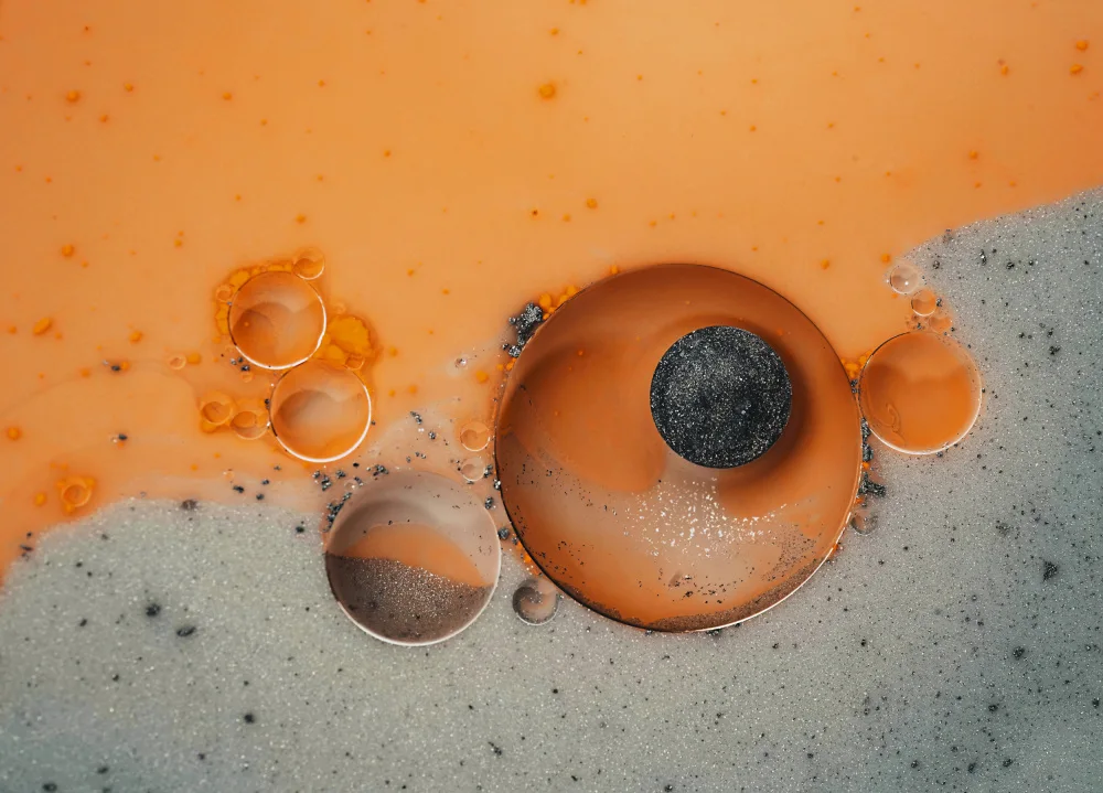 Paksoylu, Bilge: Fluid Orange Grey Silver Macro Photo