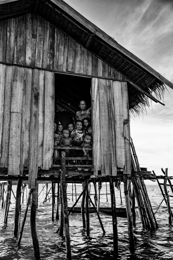 Kong, Yuk John: Under the same roof- lifestyles of the sea gipsy peoples