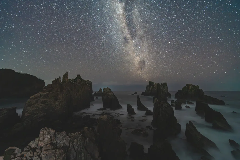 BHATTACHARJEE, HIRAK: Gigi Hiu during new moon night