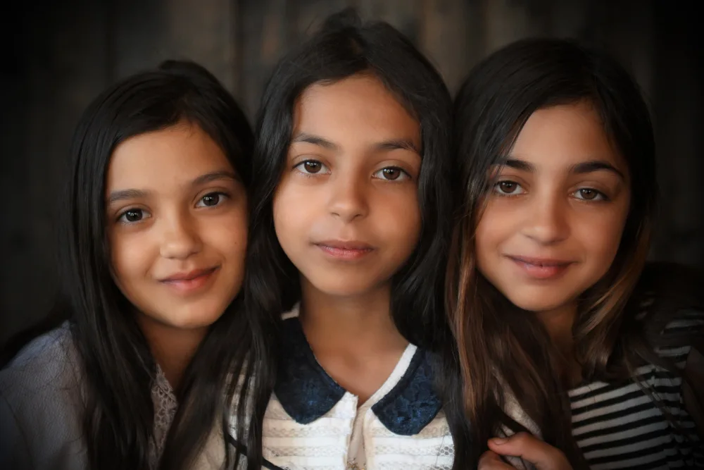 Pop, D. Ovi: Little Sisters