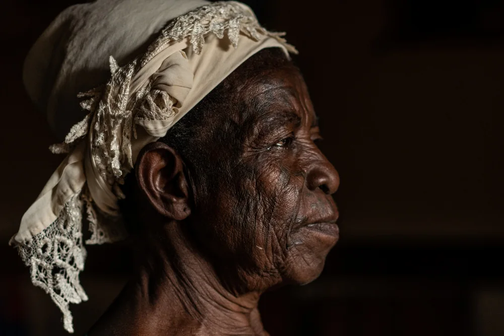 Spector, Corinne: African woman