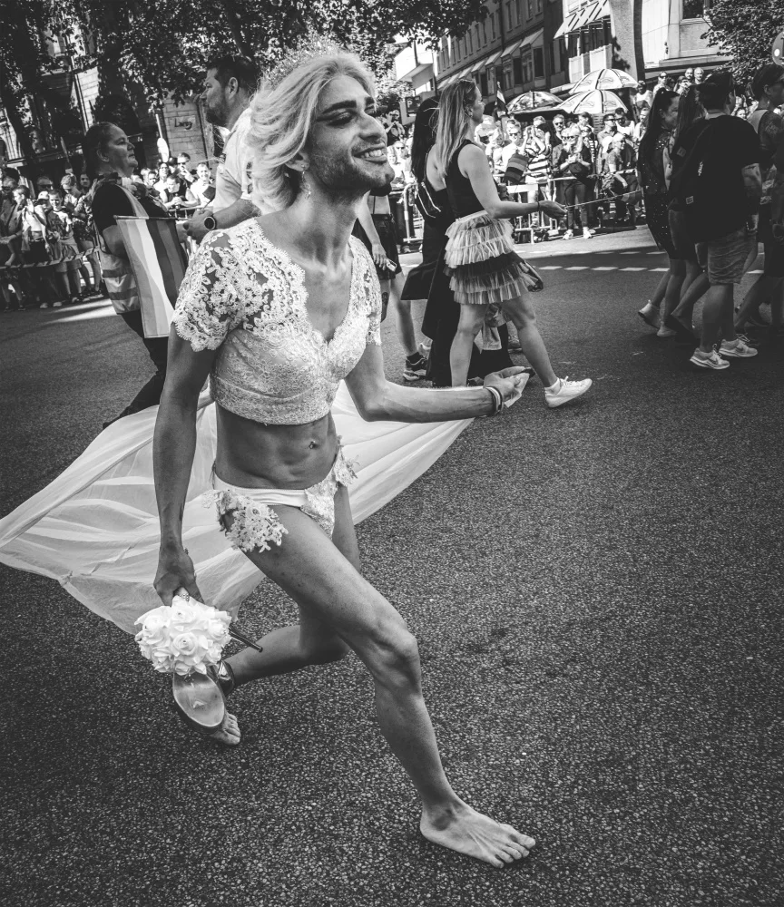 Ogazzi, Alex: Pride parade