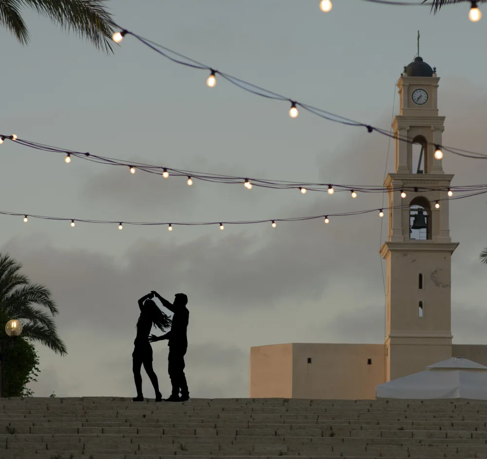 Einhorn, Itzik: "Dance me till the end of love" (L. Cohen)