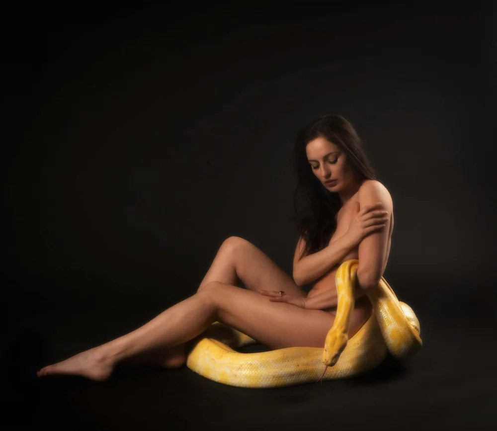 Kirzh, Svetlana: Karina with the snake