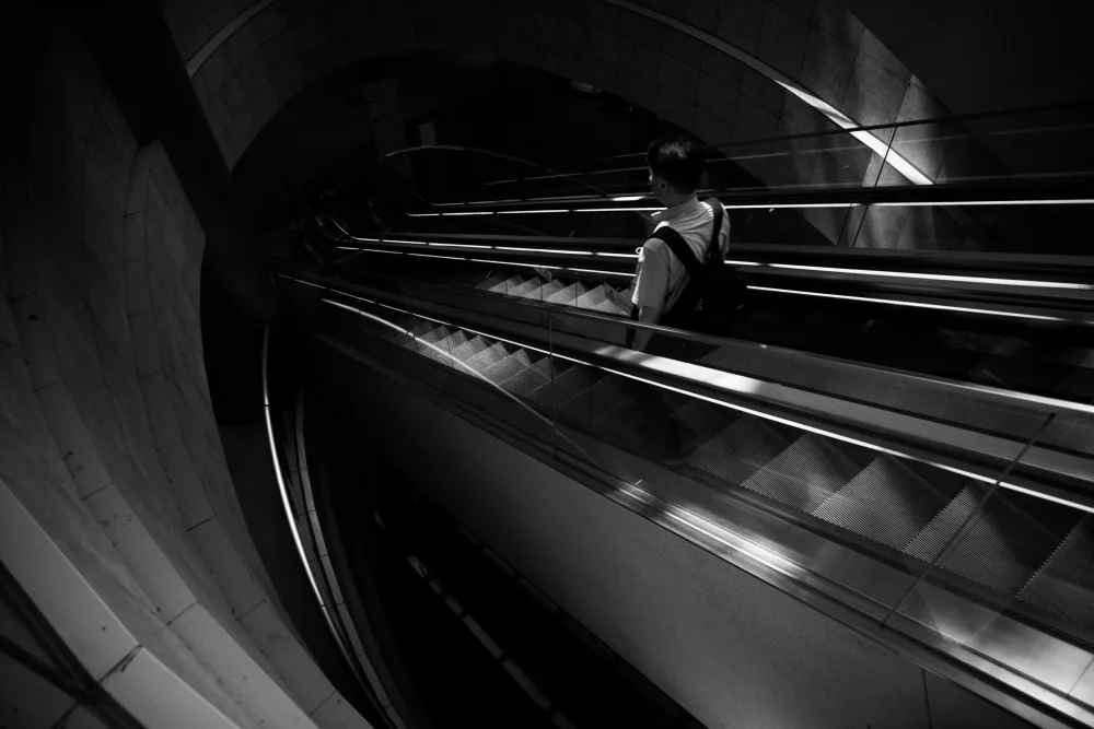 Hata, Satoshi: escalator