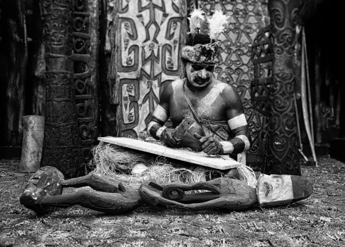Bunjamin, Antonyus: Papua Wood Carver