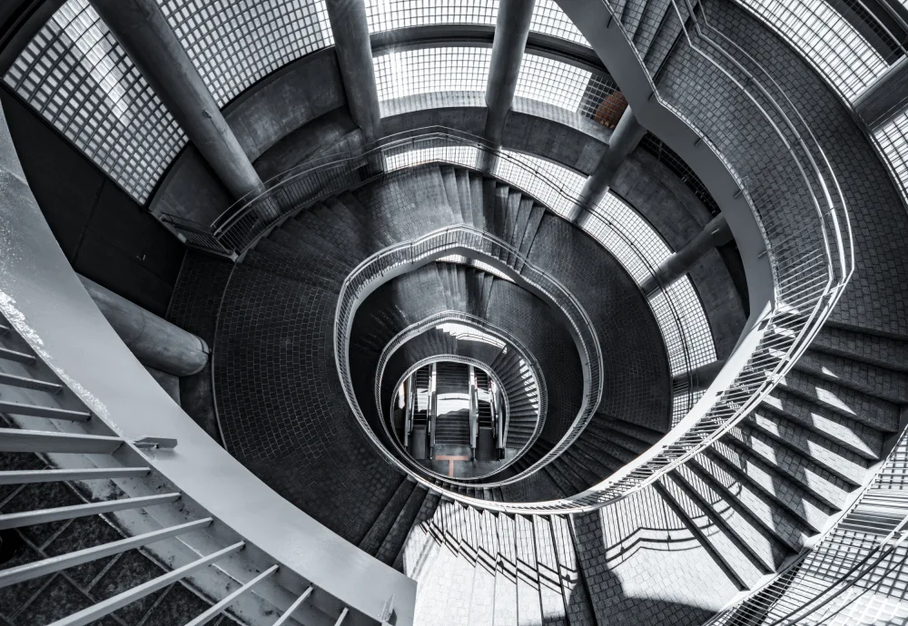 Hara, Tomoshi: go downstairs