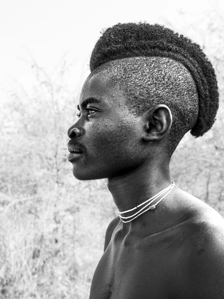Molina, Elena: Mukubal teenager at Southern Angola