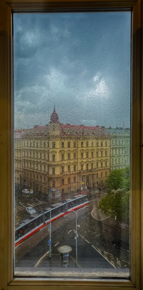 Einhorn, Itzik: A window in Prague