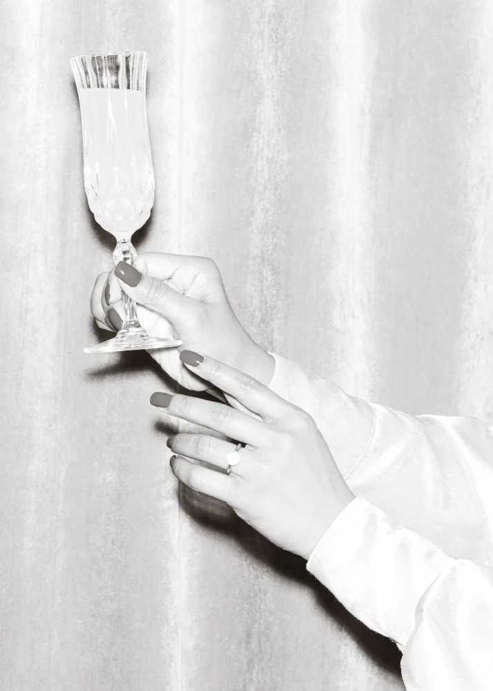 Studio, Pictufy: Hands Drink Black and White