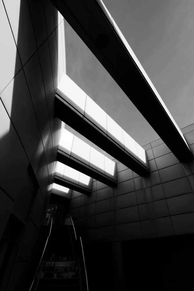 Komai, Kazuhiro: Light and shadow