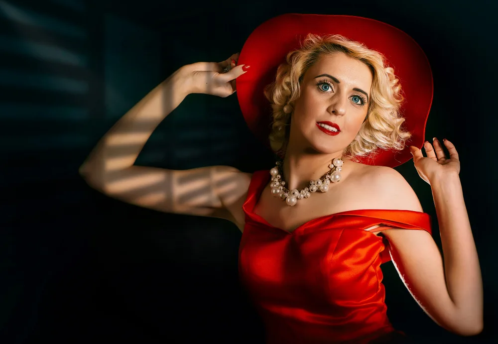 Roibu, Grigore: Girl With The Red Hat