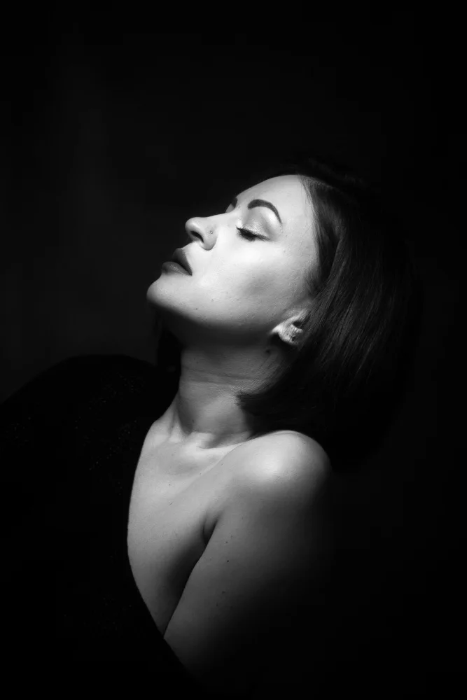 Porno sizni avtobusda shafqatsizlarcha bezovta qilmoqda.