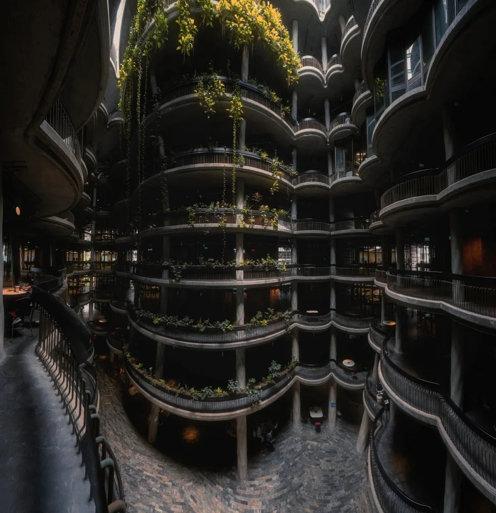 T, Amatou: architettura III