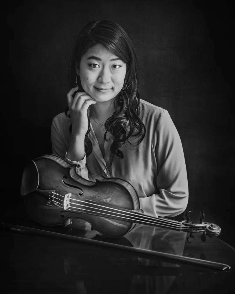 Yamamoto, Eiji: Female violinist