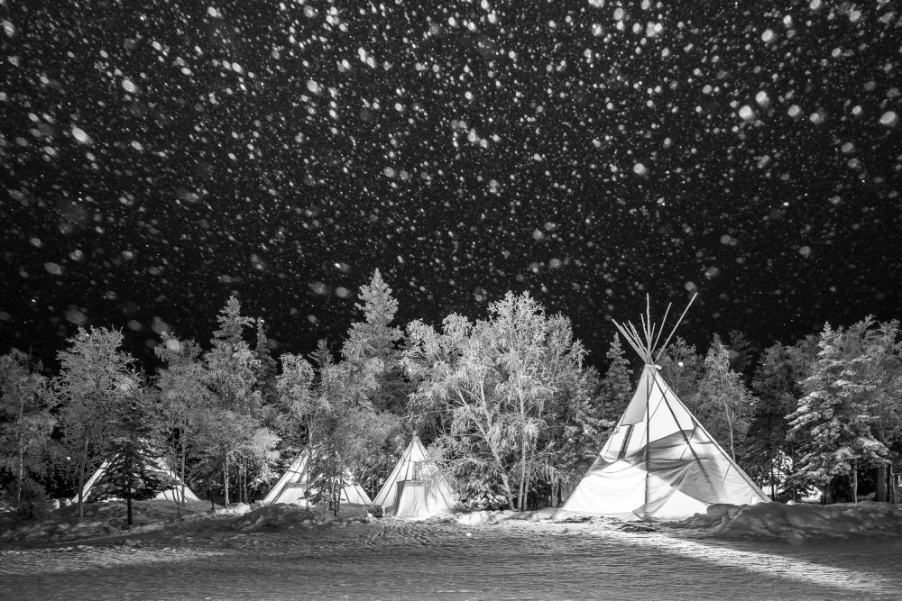 Ôtomo, Michiko: Snow falling on tipis