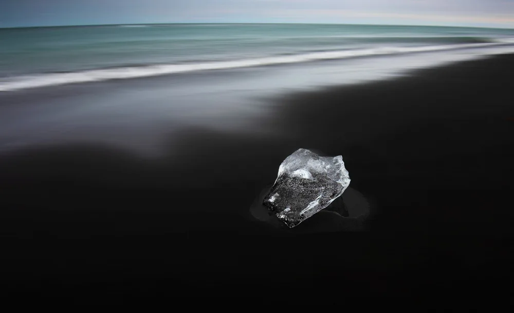 Engström, Erik: Ice on black sand