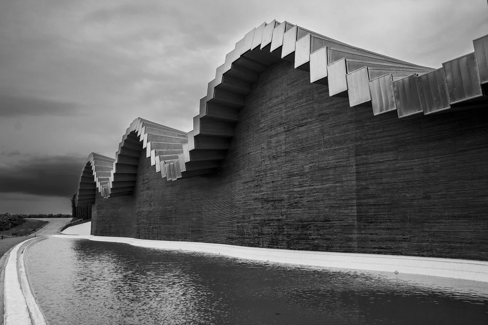 Urrutia, Adolfo: Ysios. Curved cover.