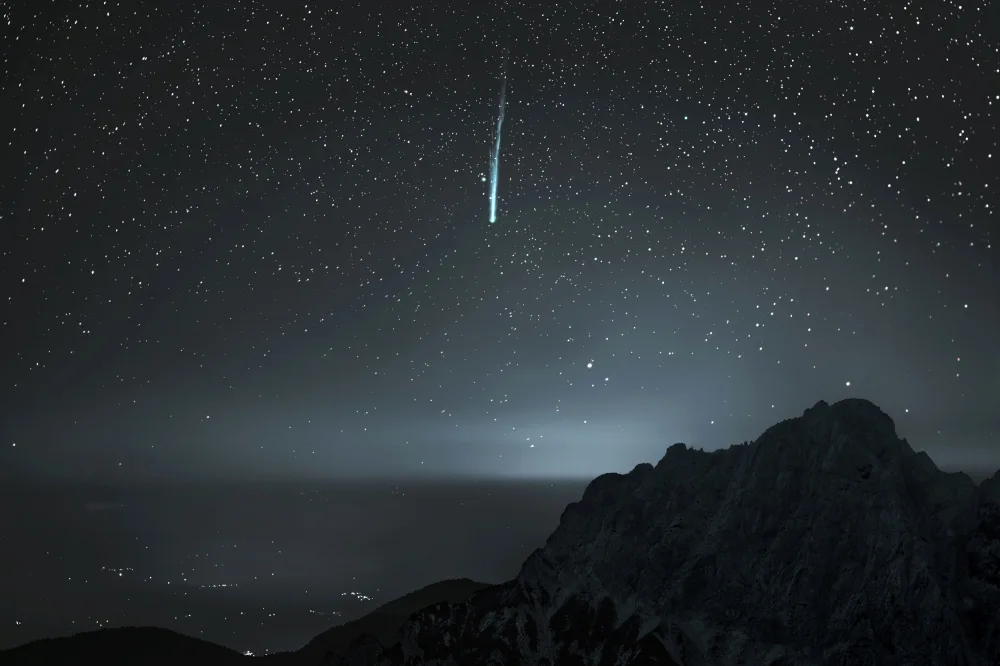 Kresal, Gregor: Comet Nishimura over Julian Alps
