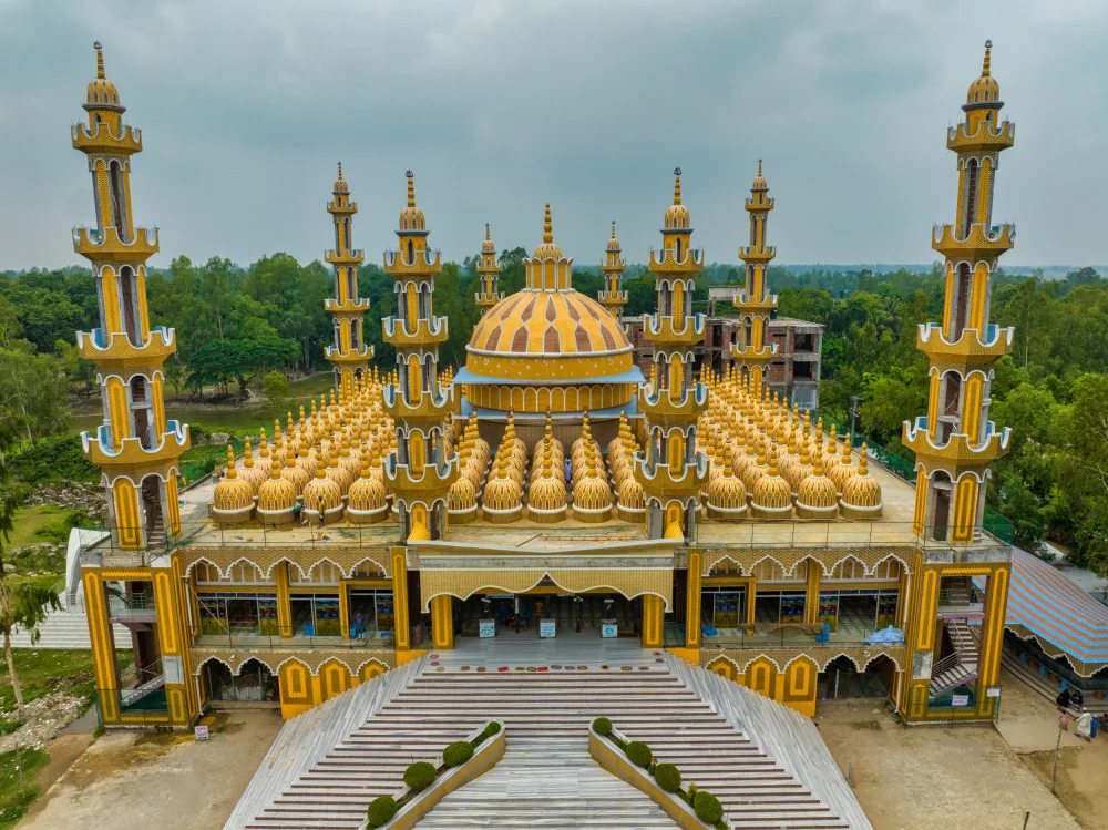 Ronnie, Khan Azim: 201 dome mosque