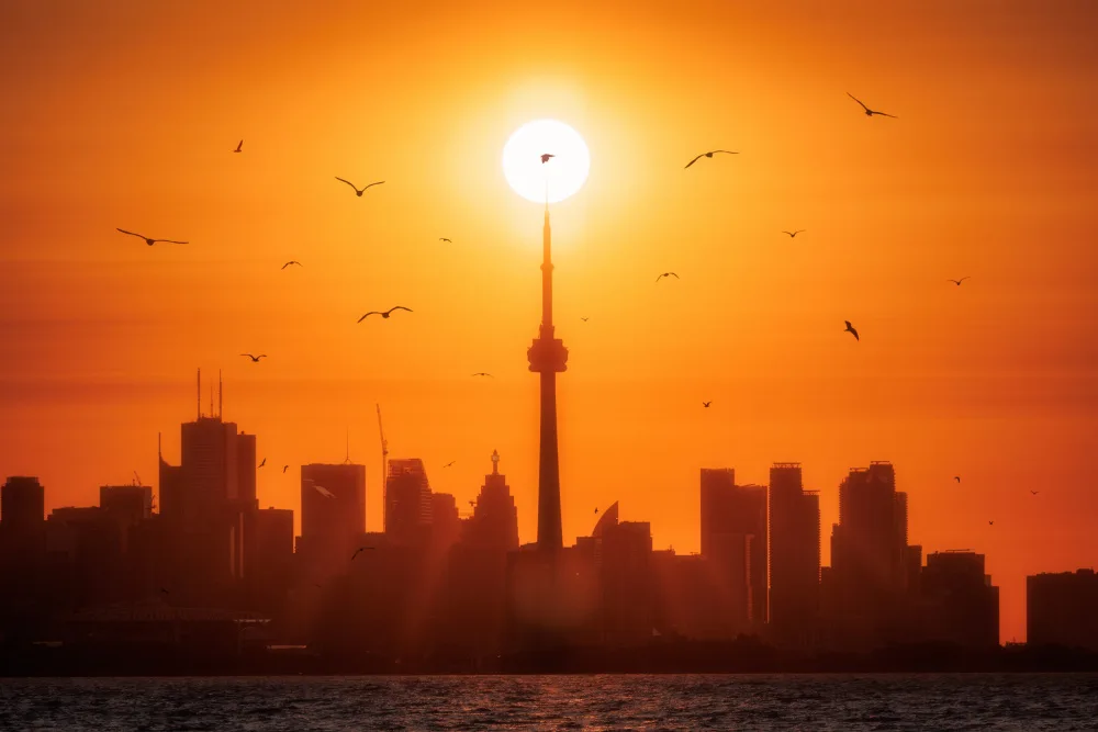 Liang, Junbo: Die Sonne geht hinter Toronto auf