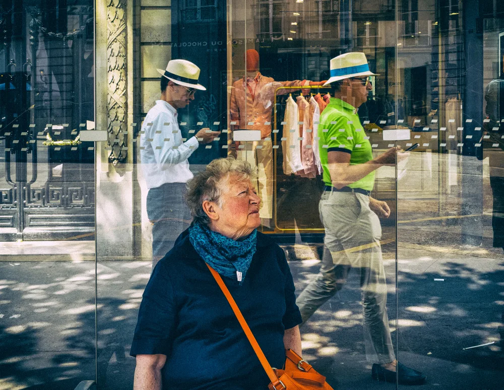 Hoey, John: Au passage (In-Passing): Paris, France