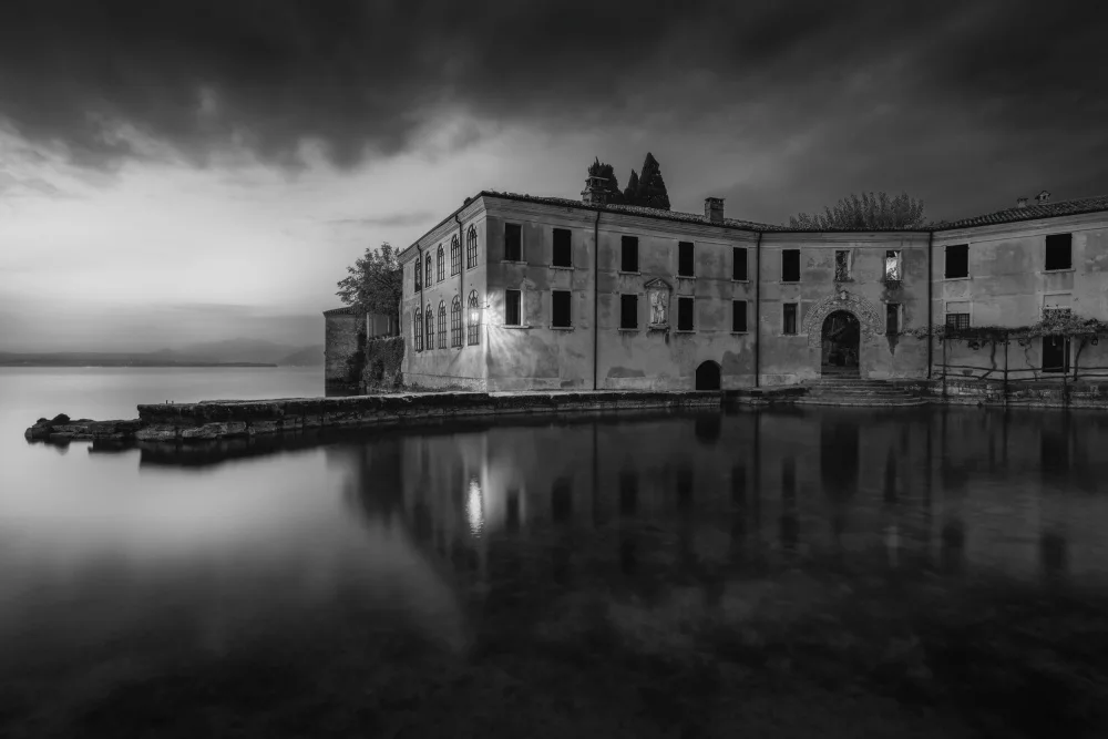 Franzoni, de Thomas: Behind the Curtains of Night