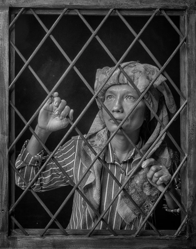 Hartojo, Muliani Angela: Woman in Bars