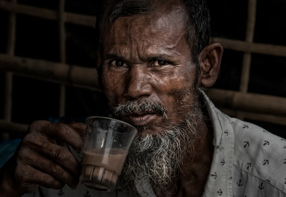 Garmendia, Inazio Joxe: Having chai in a refugee camp