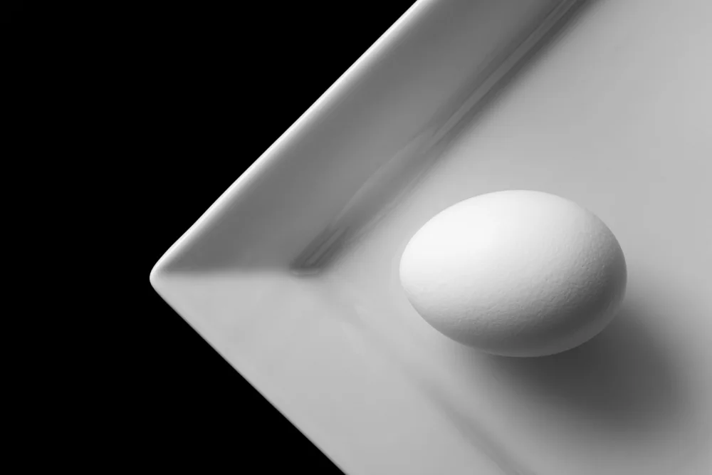 Hrabinsky, Peter: Still life with egg 6