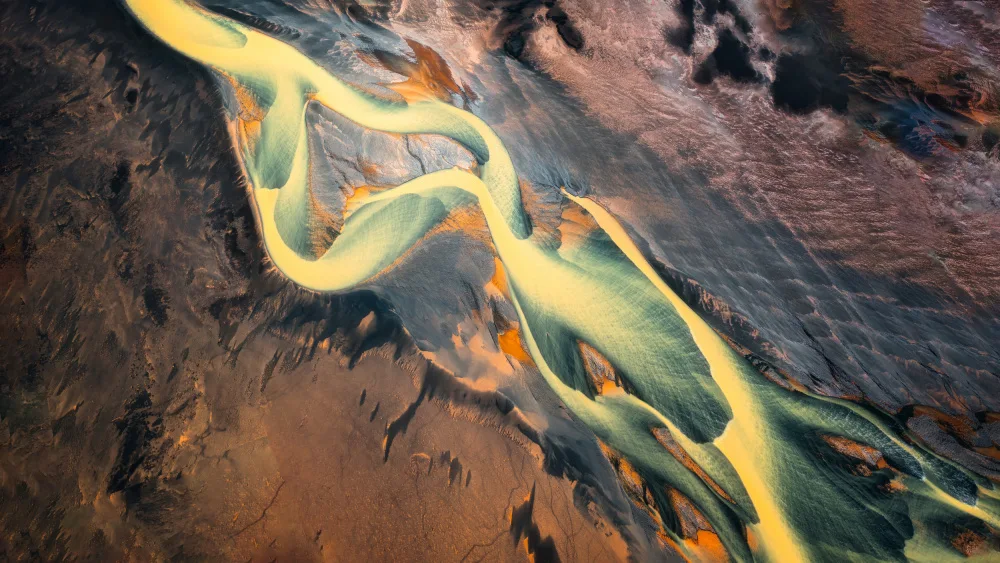 Xiao, Hanping: Aerial Impression of A Flying Dragon