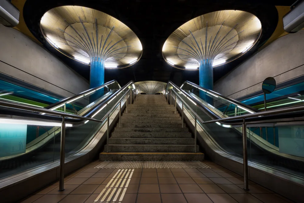 Oostrum, van Marc: Tubeway Station Opernplatz