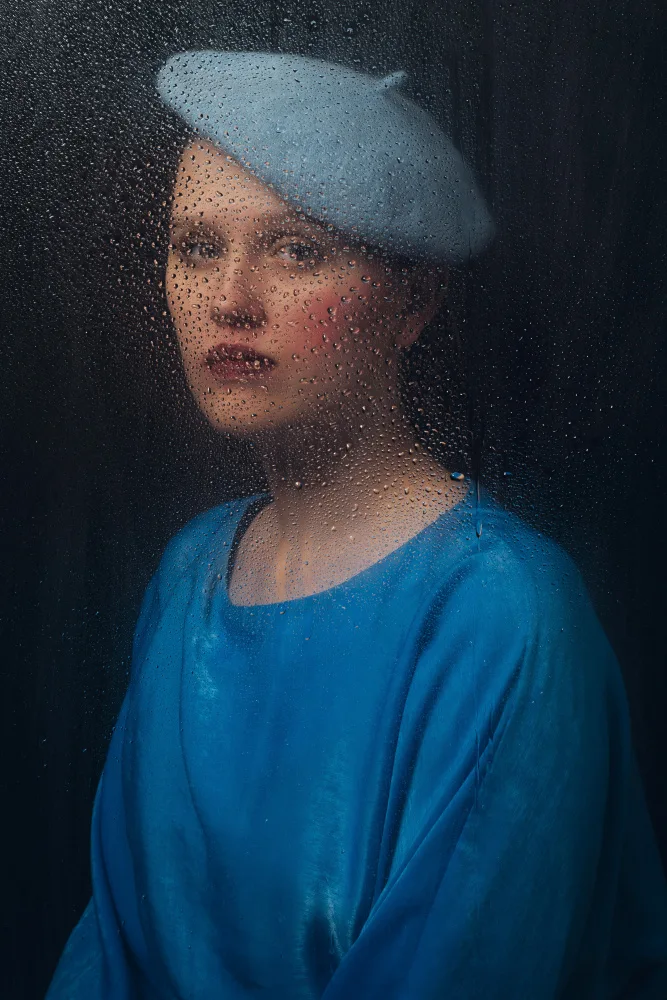 Teslariu, Mihai: Behind Glass