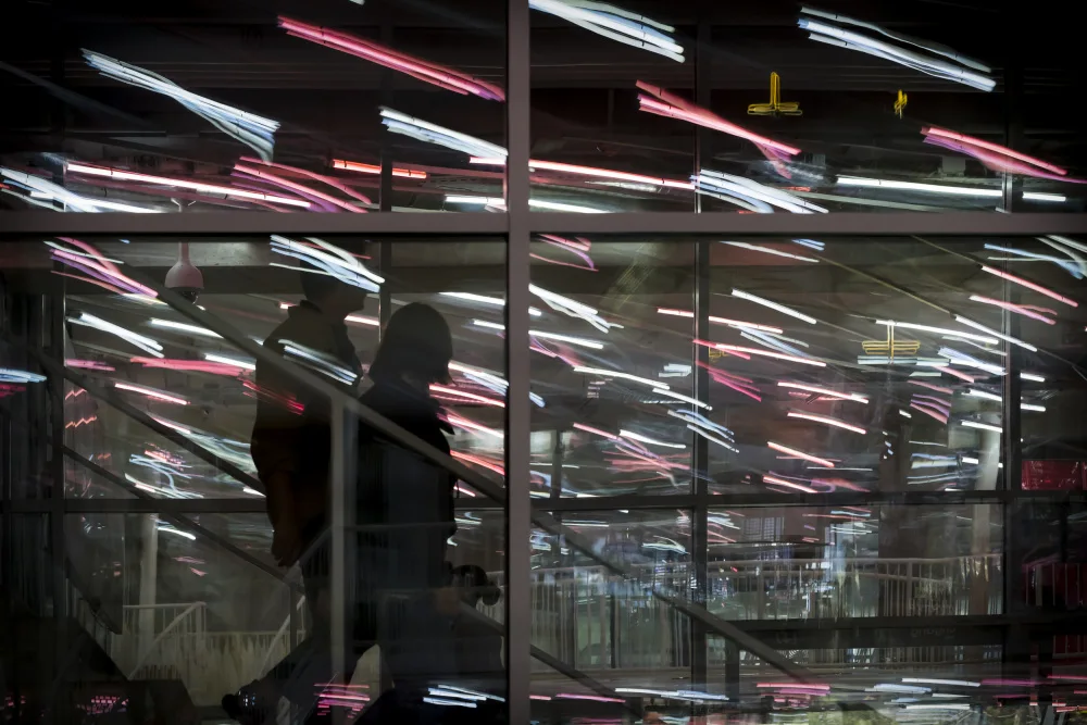 Son, van Greetje: Illuminates attraction