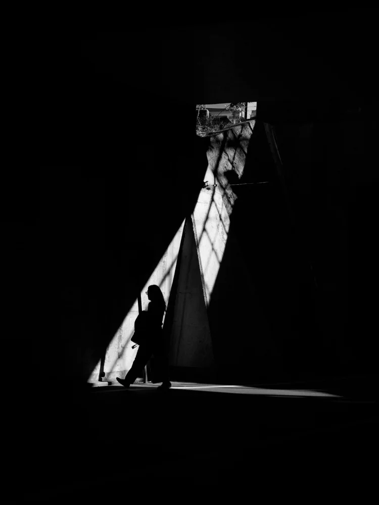 Komai, Kazuhiro: Passing through the light