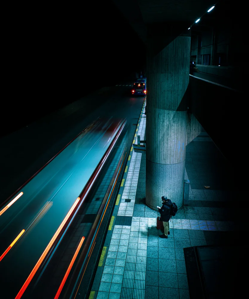 Ogazzi, Alex: The bus station