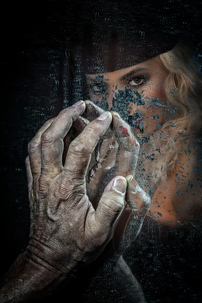 Calin, Silvia Rucsandra: Wounded desires