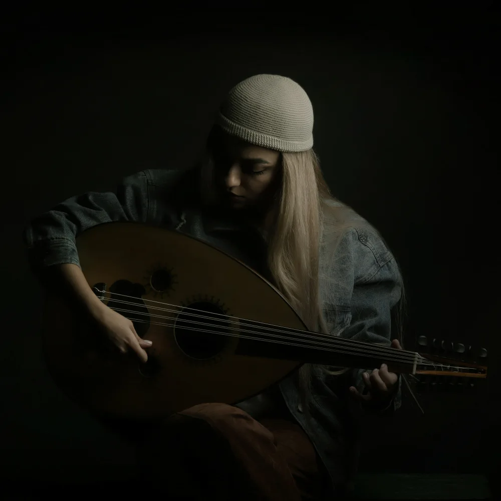 Hasheminasab, Moein: Persian musician girl