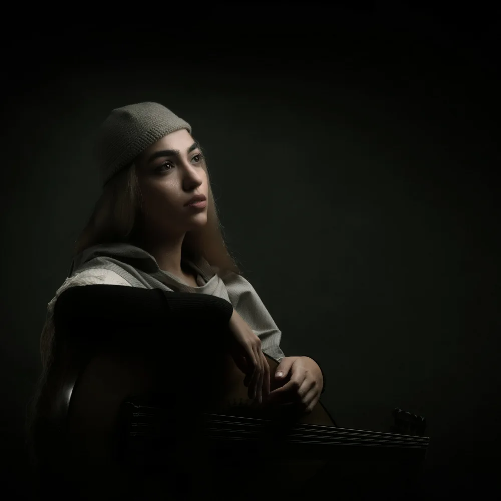 Hasheminasab, Moein: Persisches Musikermädchen
