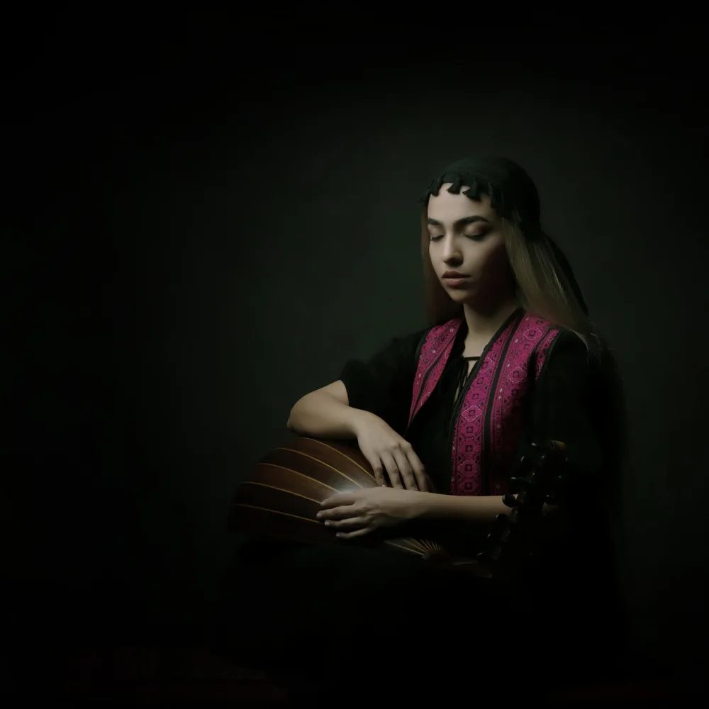 Hasheminasab, Moein: Persisches Musikermädchen
